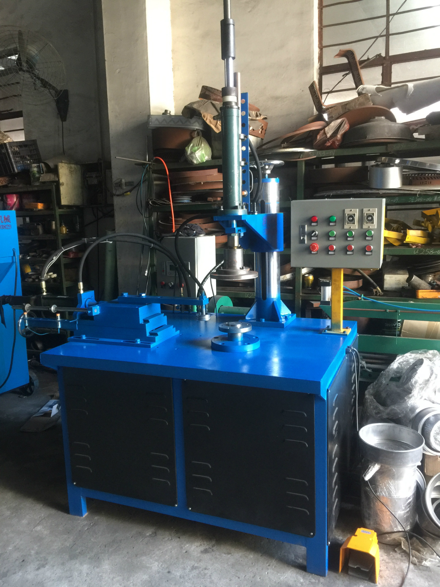 厂家供应金属二缸平推式卷边机 不锈钢全自动切边机