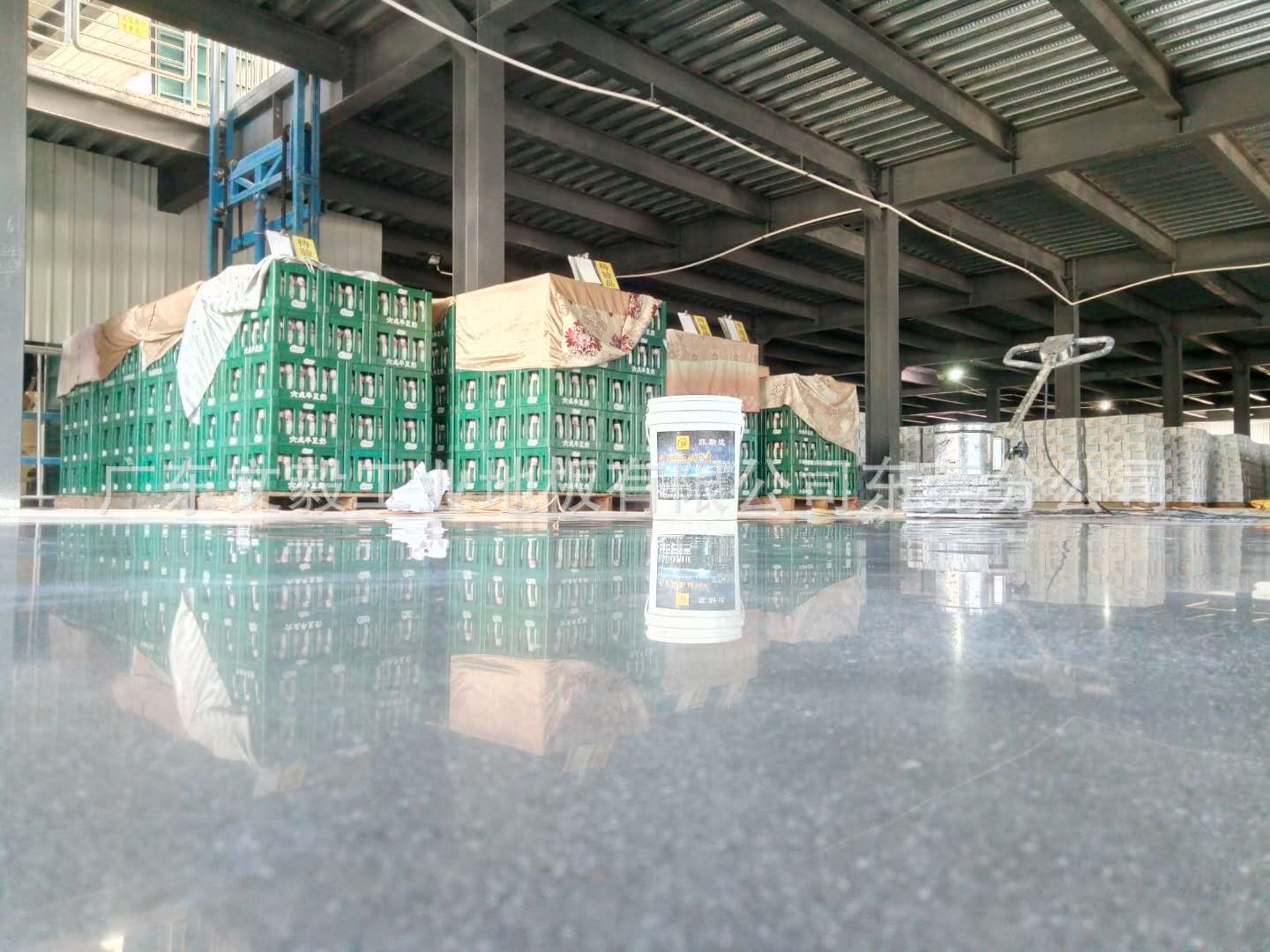 【我要上头条】-深圳物流仓库地面起尘脱砂怎么处理?老地面翻新