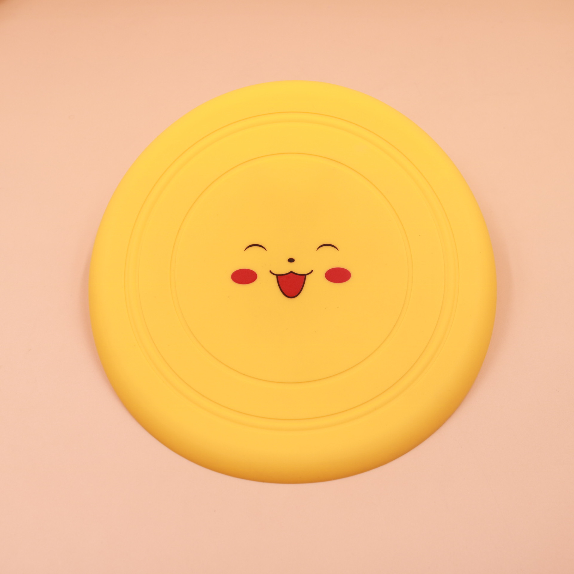 飞盘:备注:哆啦a梦,黄色笑脸,调皮笑脸均喷有手感油,颜色靓丽,图案