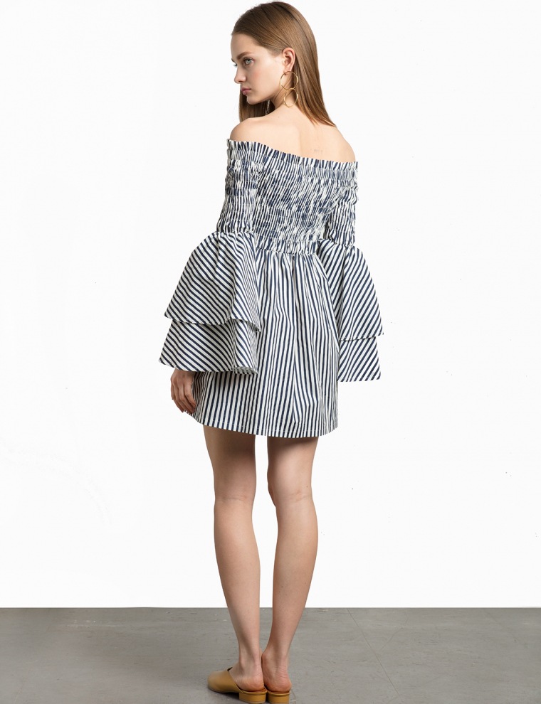 一字肩甜美潮层叠荷叶袖抽褶高腰连衣裙326