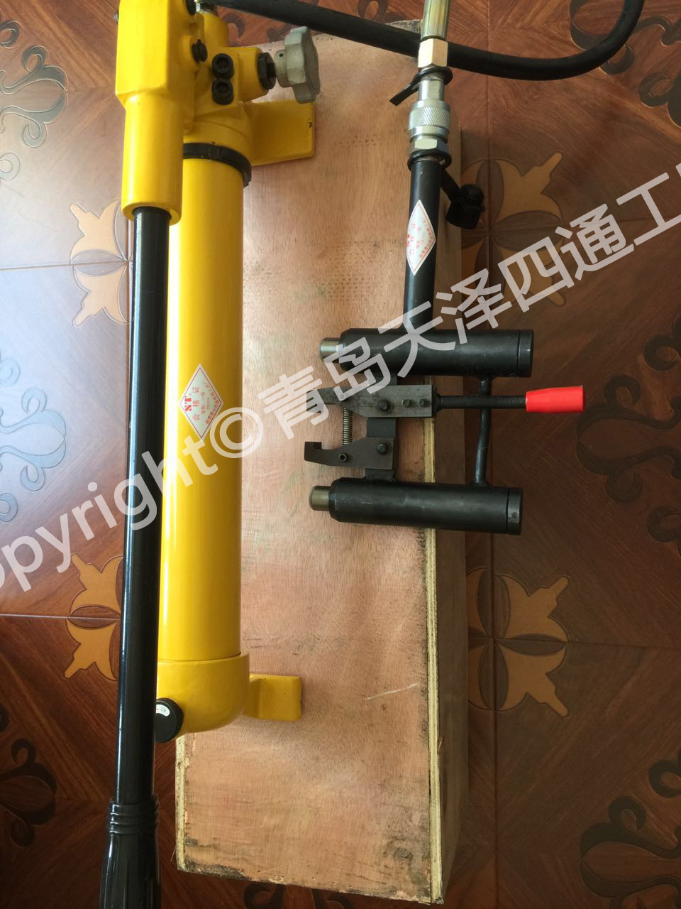 技术参数: 液压,可取各尺寸销钉