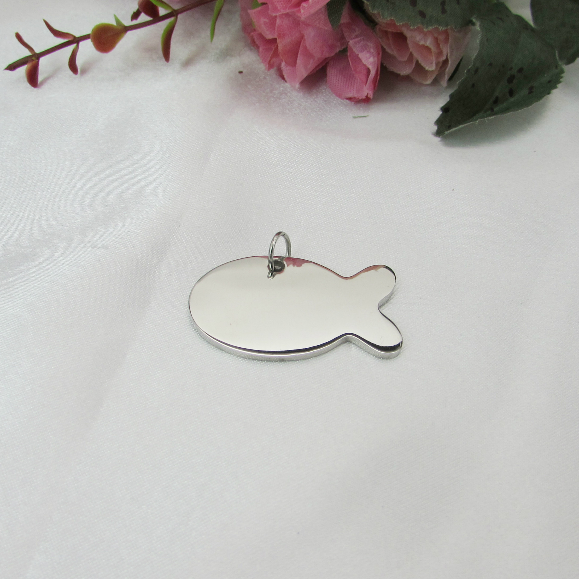 批发新款亮面不锈钢钛钢鱼形军牌宠物身份牌现货金属吊牌可刻字