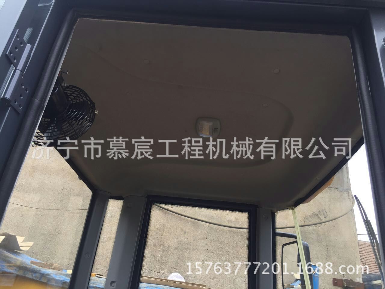 龍工855D駕駛室總成