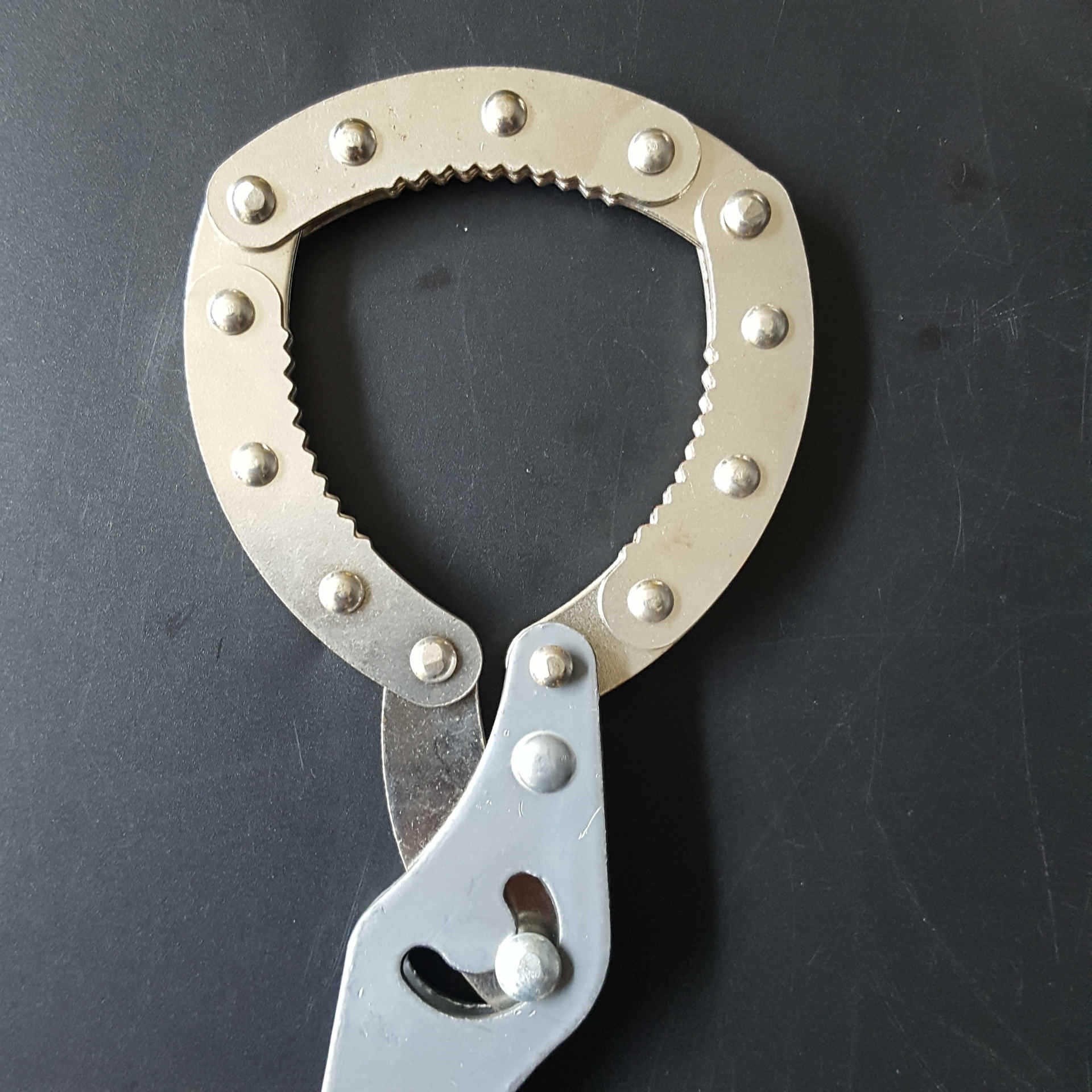 厂家直销临沂批发皮带扳手8-12寸换机油机滤芯工具皮带滤清器扳手