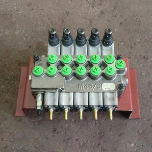 林芝压缩式垃圾车_后压式垃圾收集车_分类式垃圾收集车