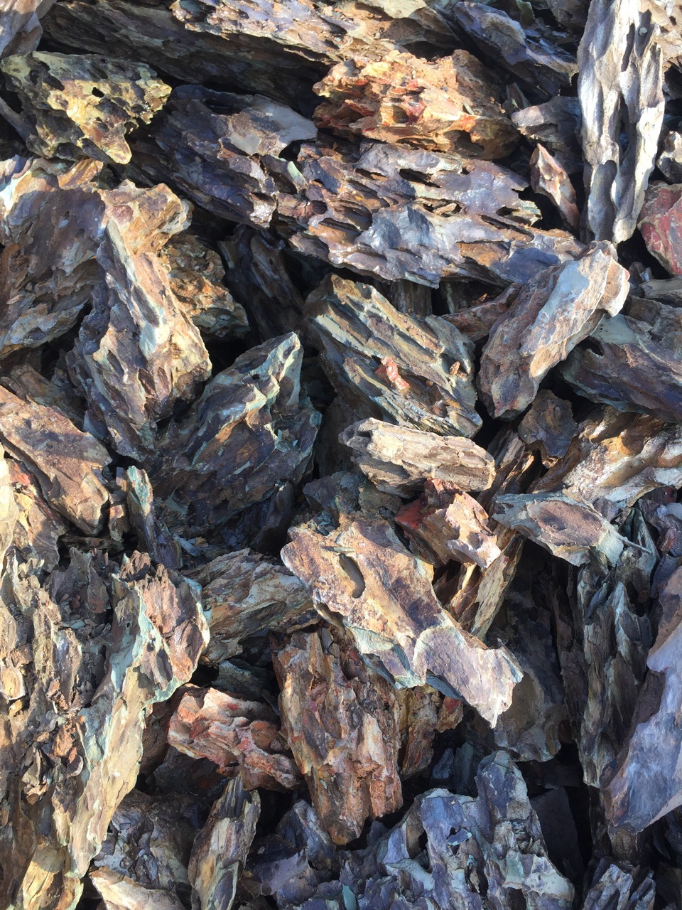 水族松皮石造景精品松皮石盆景龙骨石批发价格优惠松皮石石材