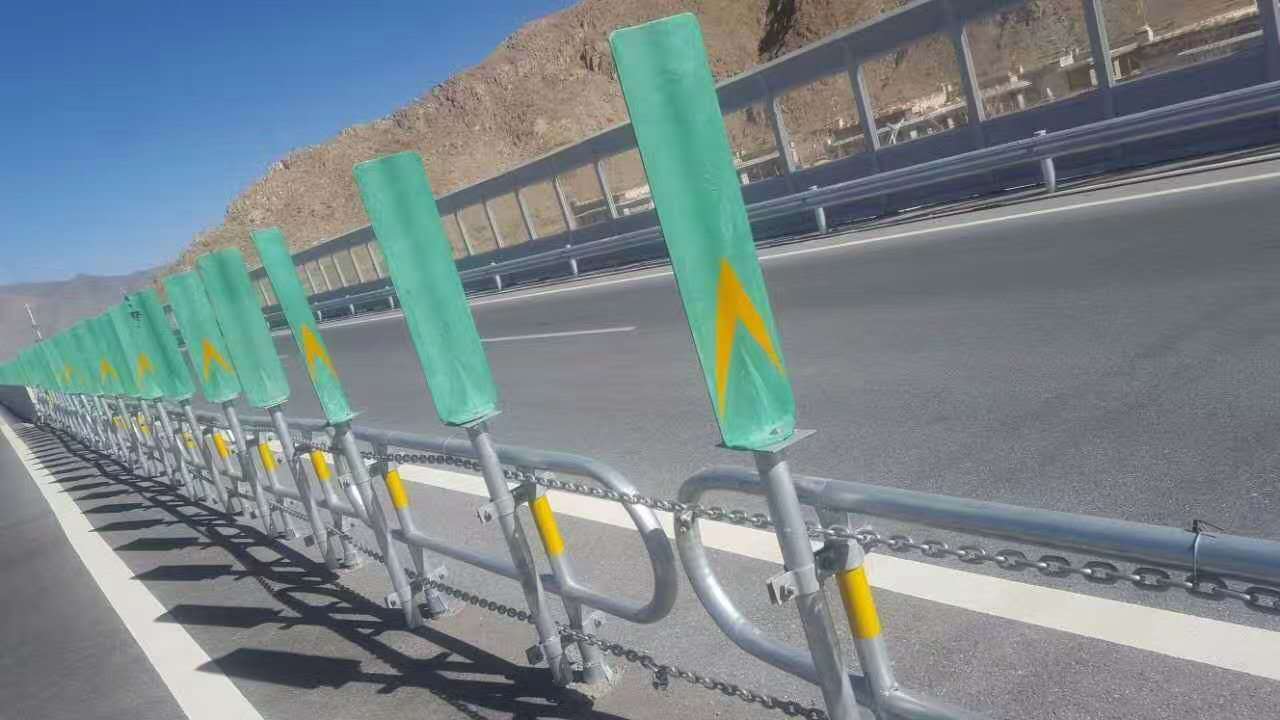 交通护栏厂家直销插拔式活动护栏高速公路护栏广场小区插拔护栏