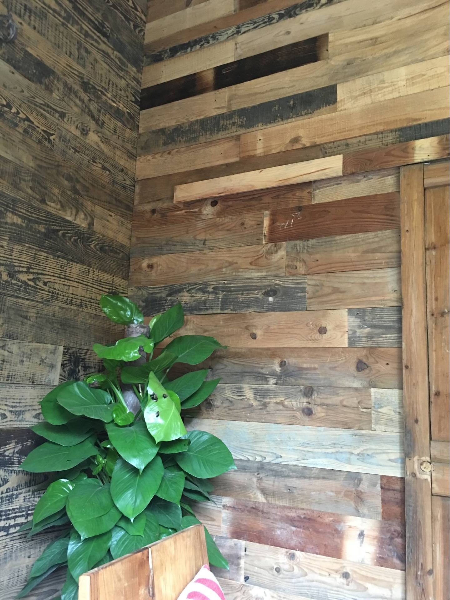 复古酒吧餐厅装饰板 背景墙板 老木板风化 做旧装饰墙板 旧木板材