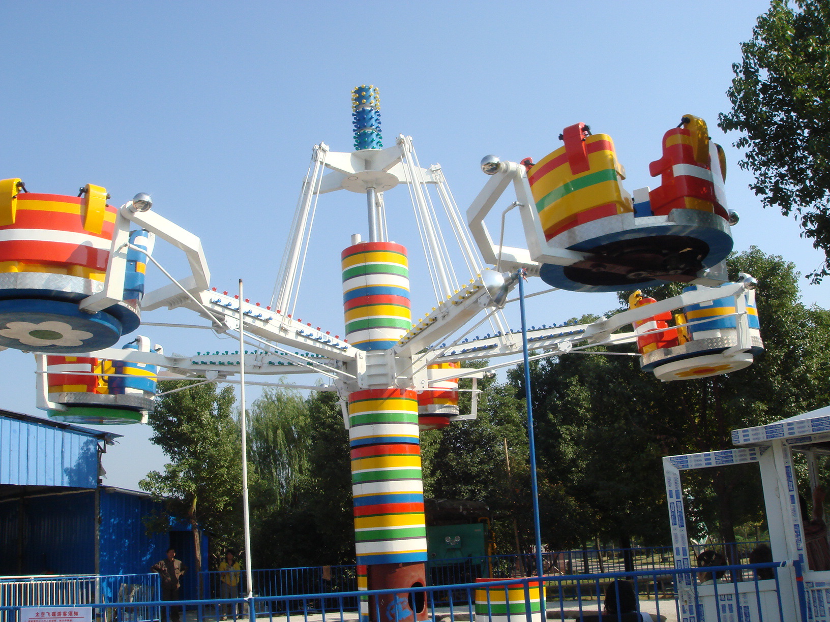 儿童游乐设备太空飞碟飞车游乐园设备游艺机小火车摩天轮转