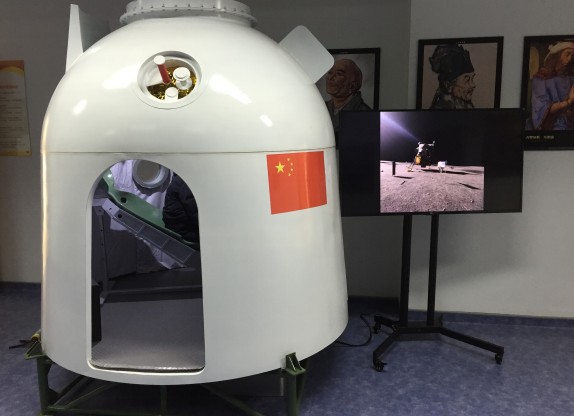 研学旅行基地和科学实践基地航天返回舱模型 返回舱航天vr