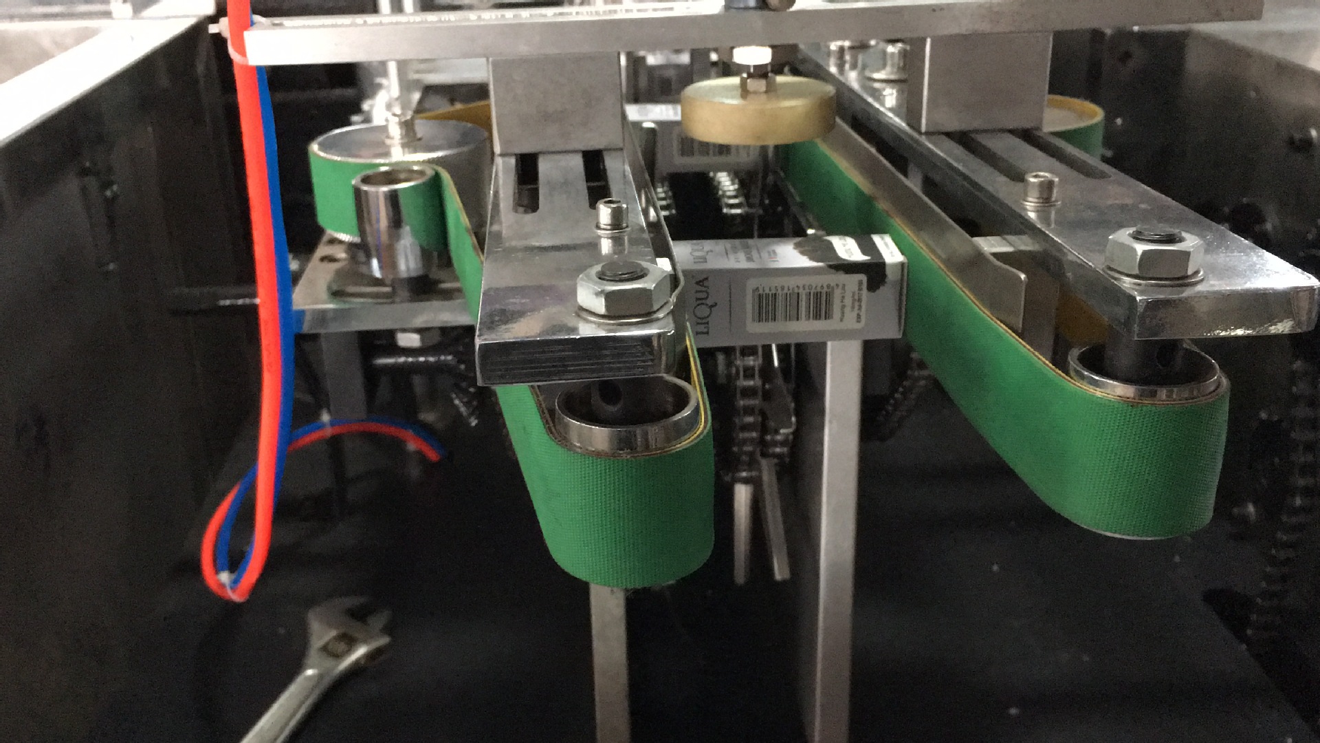 精油装盒机 自动装盒机 烟油装盒机 咨询热线13695753818