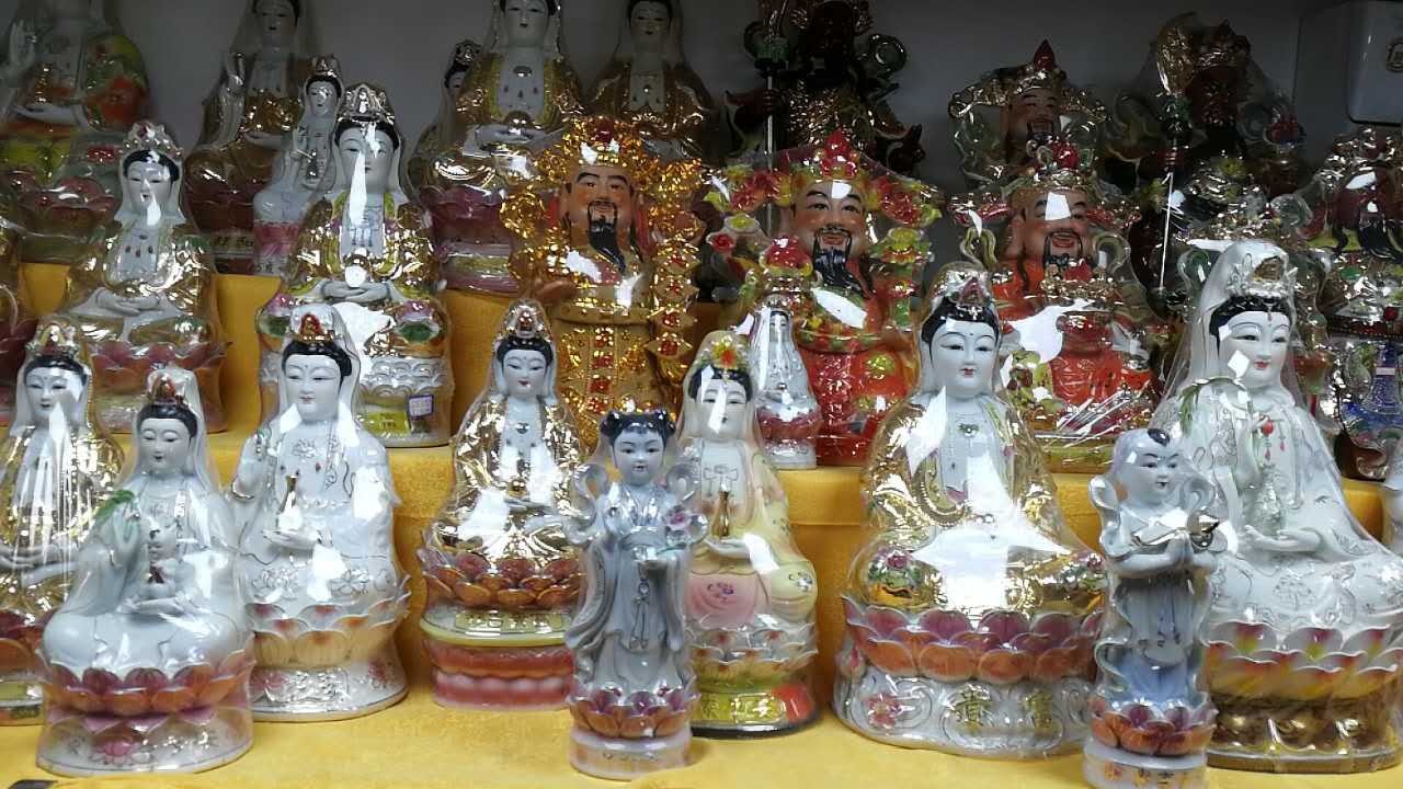 拥有3000方厂房和2500方仓库 ,主要开发生产及批发佛具工艺品,佛像