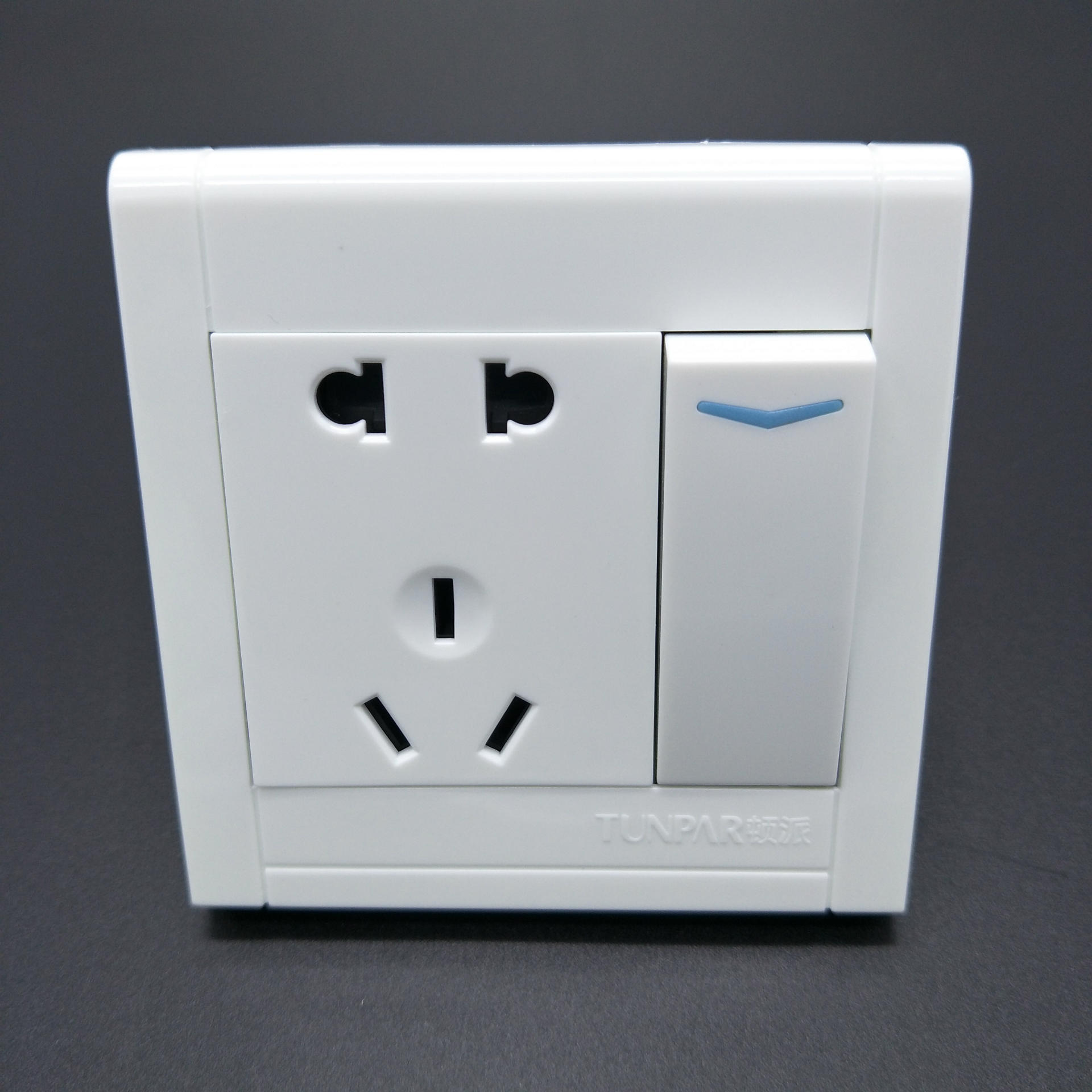 厂家批发 86型暗装墙壁开关插座面板 阻燃一开五孔双控开关插座