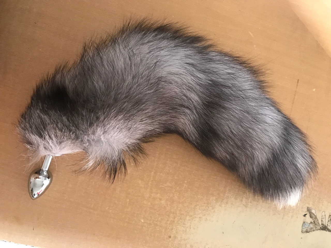 银蓝狐银色小号金属肛塞皮草尾巴夫妻情趣尾巴长约41厘米