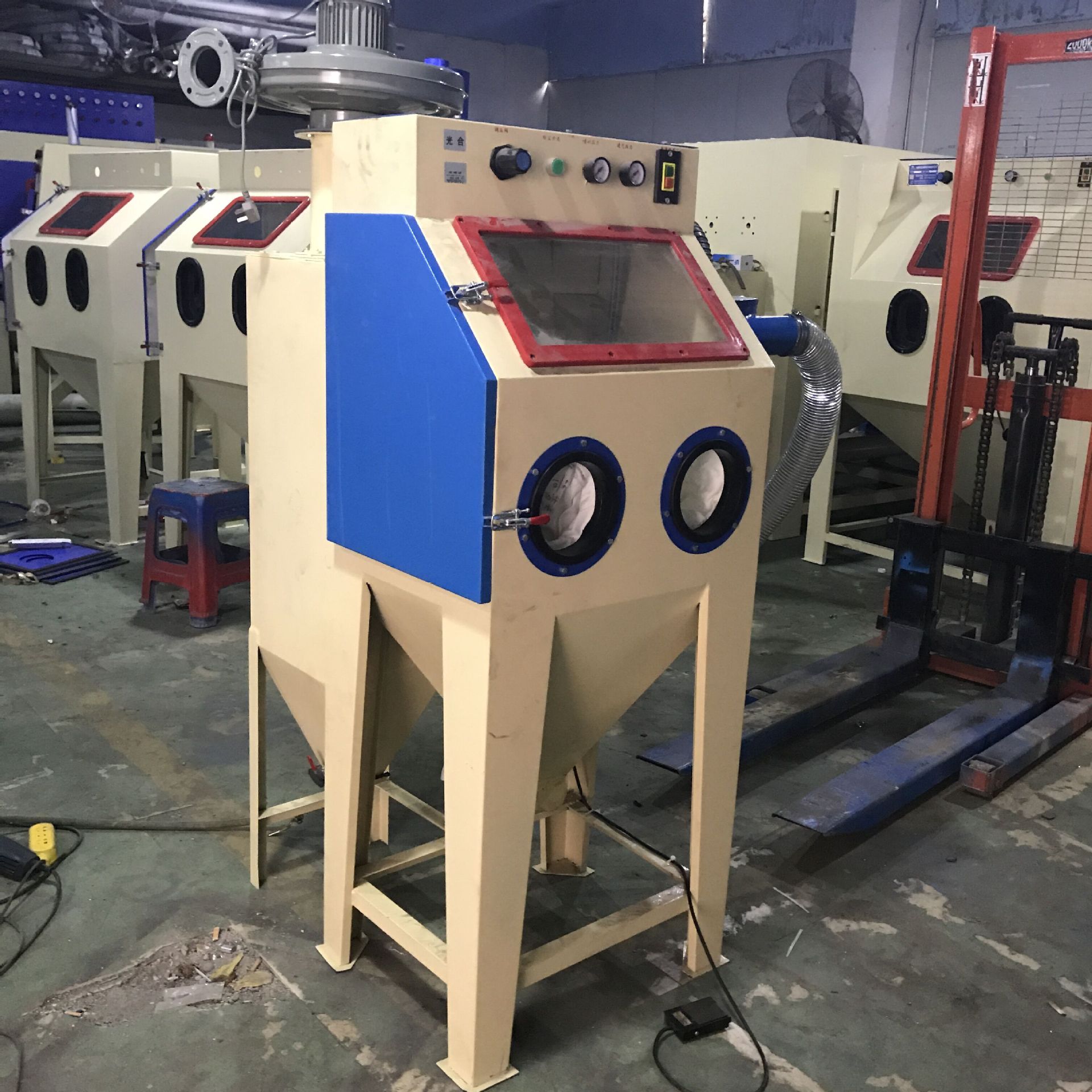 厂家手动喷砂机6050喷砂机表壳表带五金表面处理小型干式喷砂