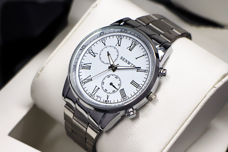 2.中低档手表,难免会有瑕疵,太过介意慎拍.