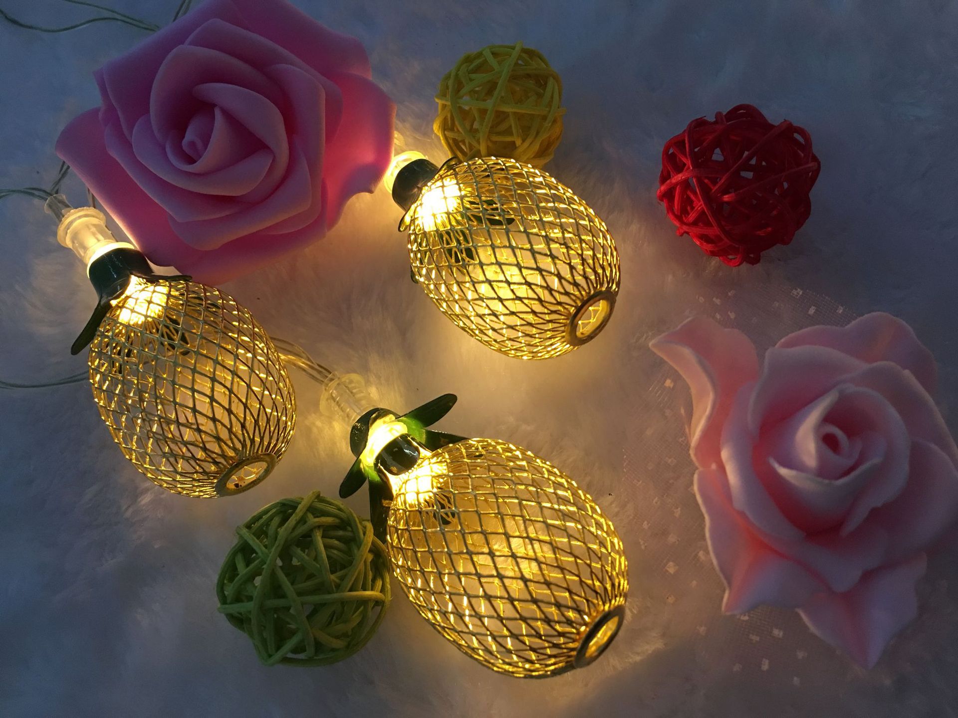 厂家直销热销铁艺菠萝灯节日彩灯 led不锈钢网电池盒灯串