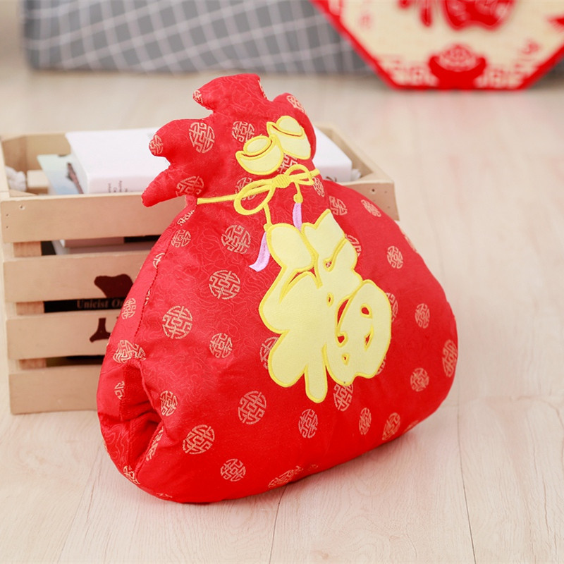厂家直销创意福袋抱枕毛绒玩具新年礼品狗年吉祥物钱袋暖手枕定制