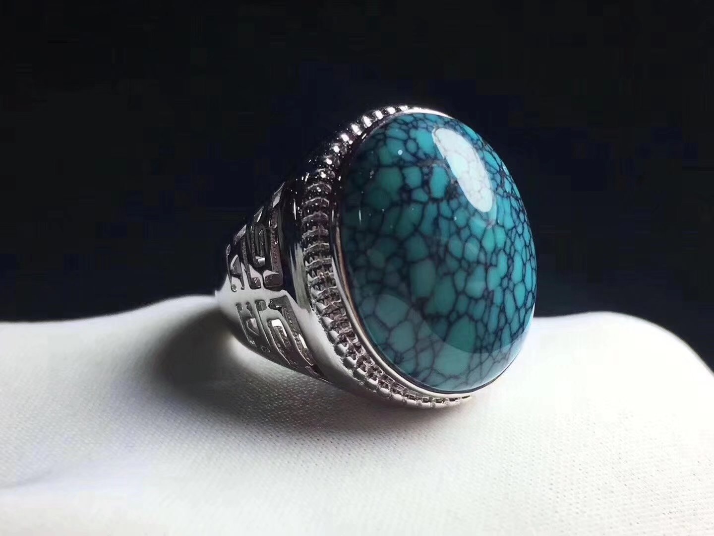 原矿高瓷乌兰花戒指 纯天然绿松石网花圆形蛋面 厂家批发价格产地
