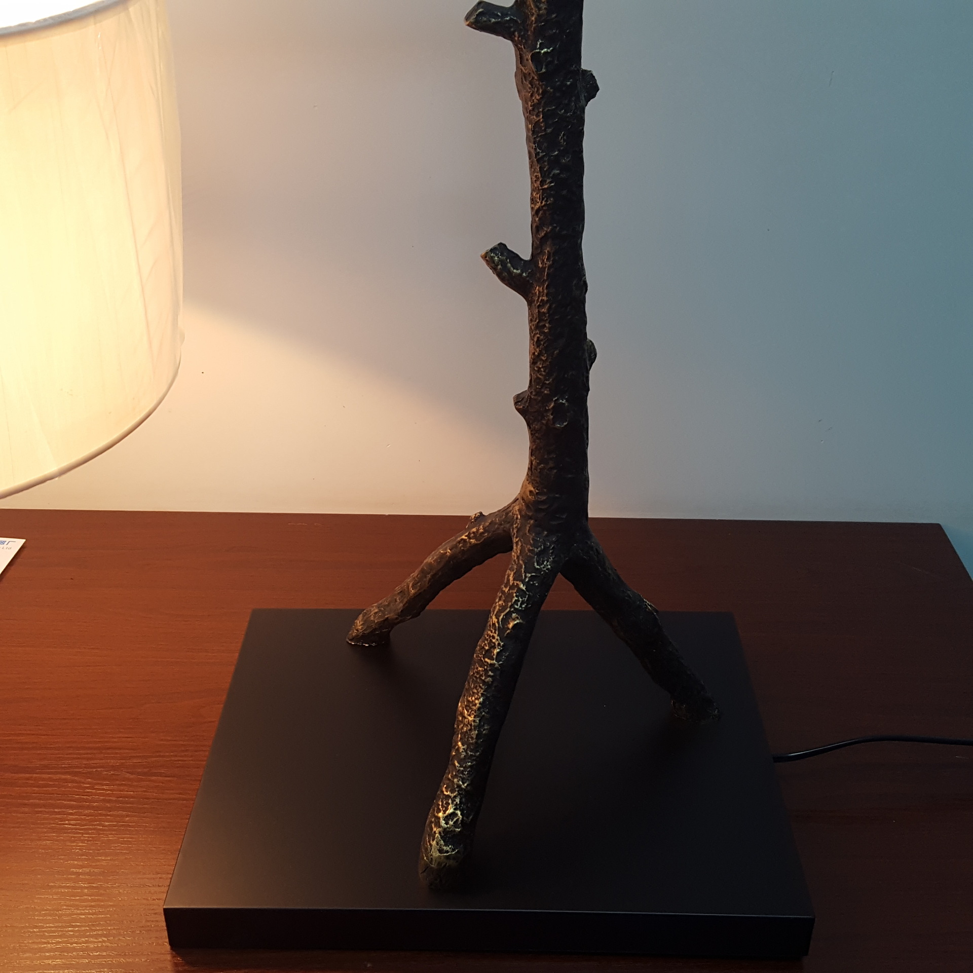 横栏灯饰厂家树脂台灯树枝形民宿台灯酒店卧室布罩客房灯8012-1t