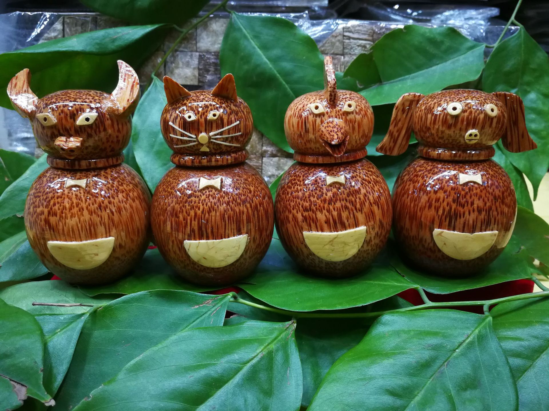 海南椰子木椰树牙签盒卡通动物牙签盒批发旅游工艺品