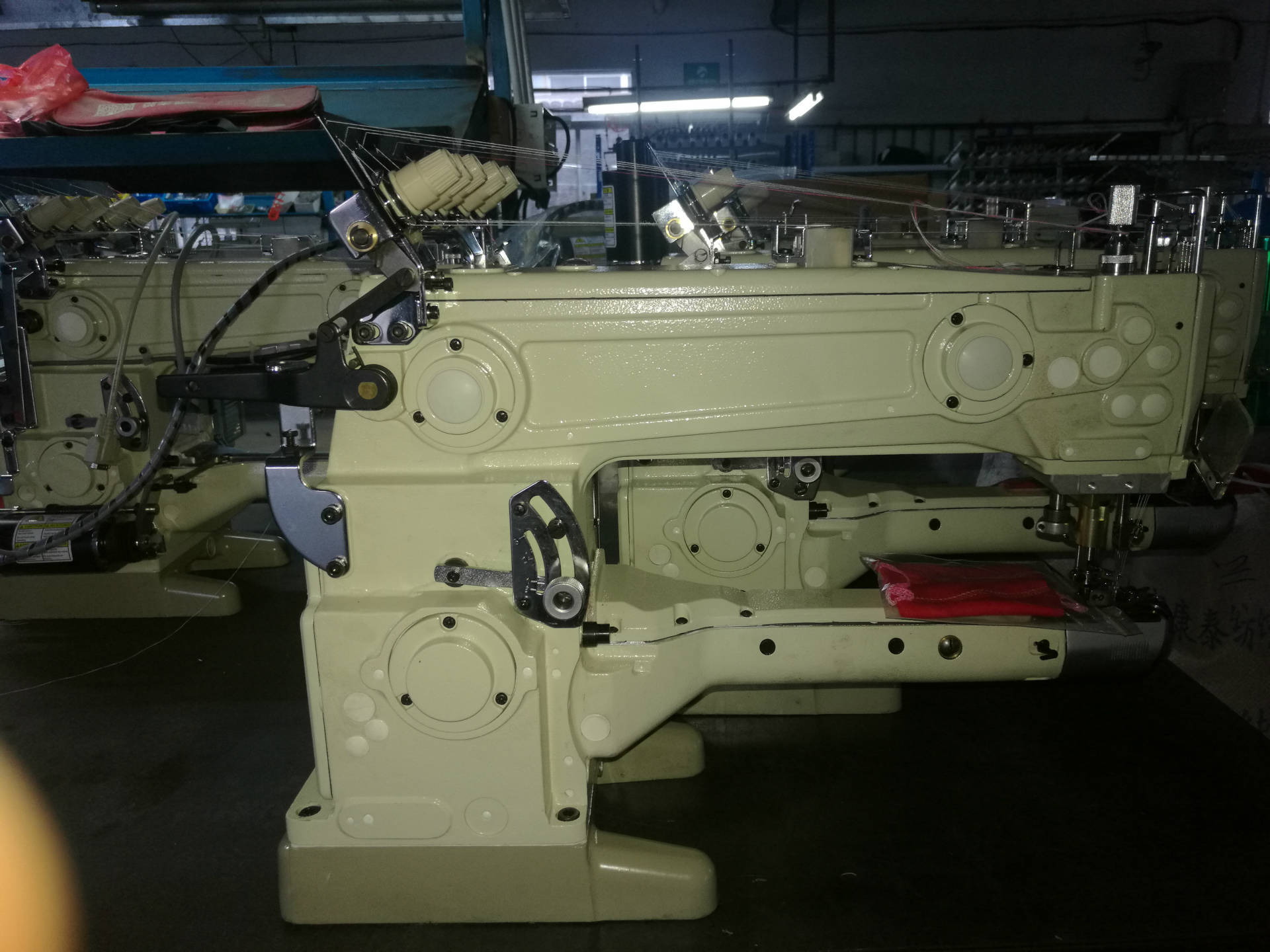 三针五线 四针六线1500筒式小嘴绷缝机 大和款加长工业绷缝机直销