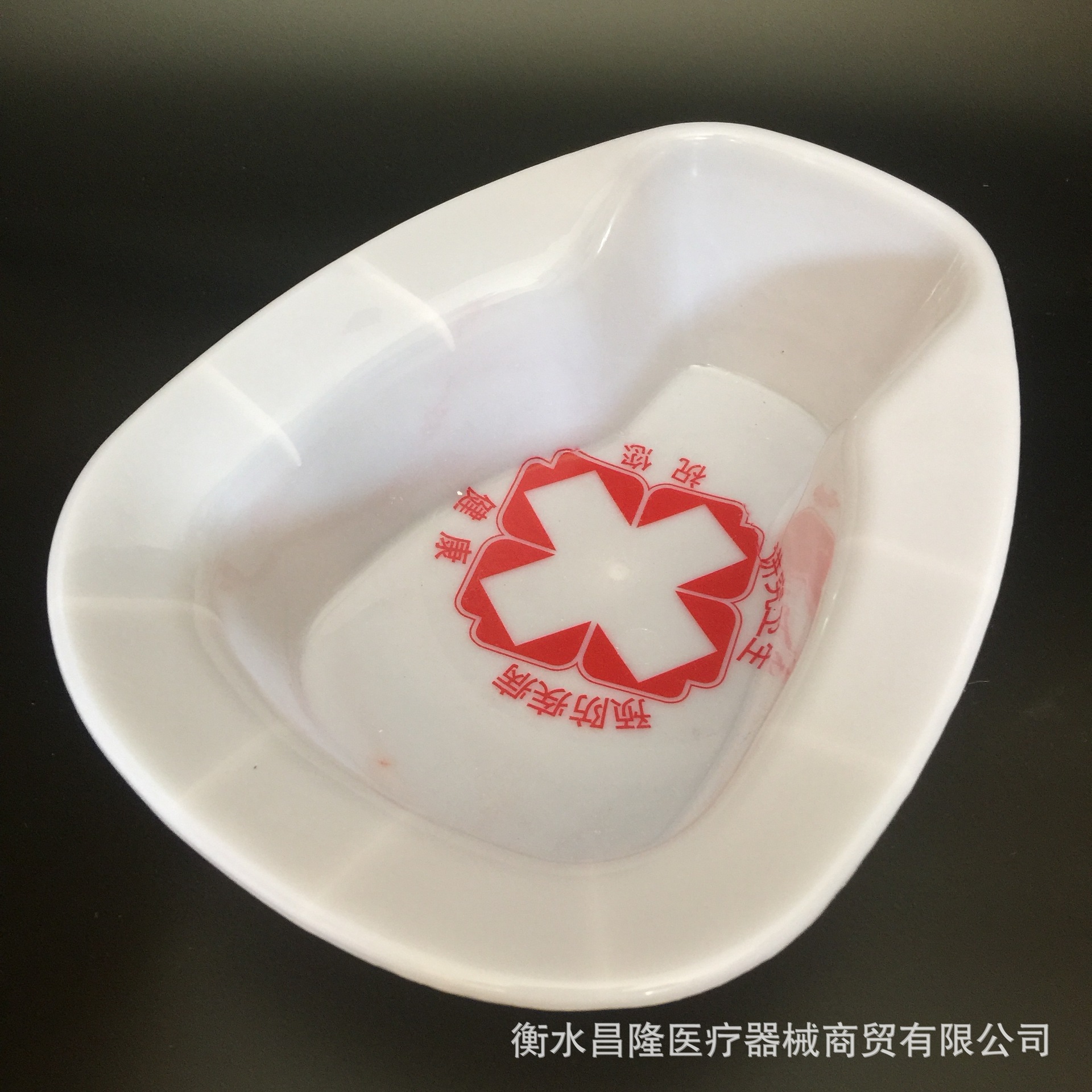 厂家批发医院用一次性红十字塑料便盆大便器尿盆老人卧床孕产妇