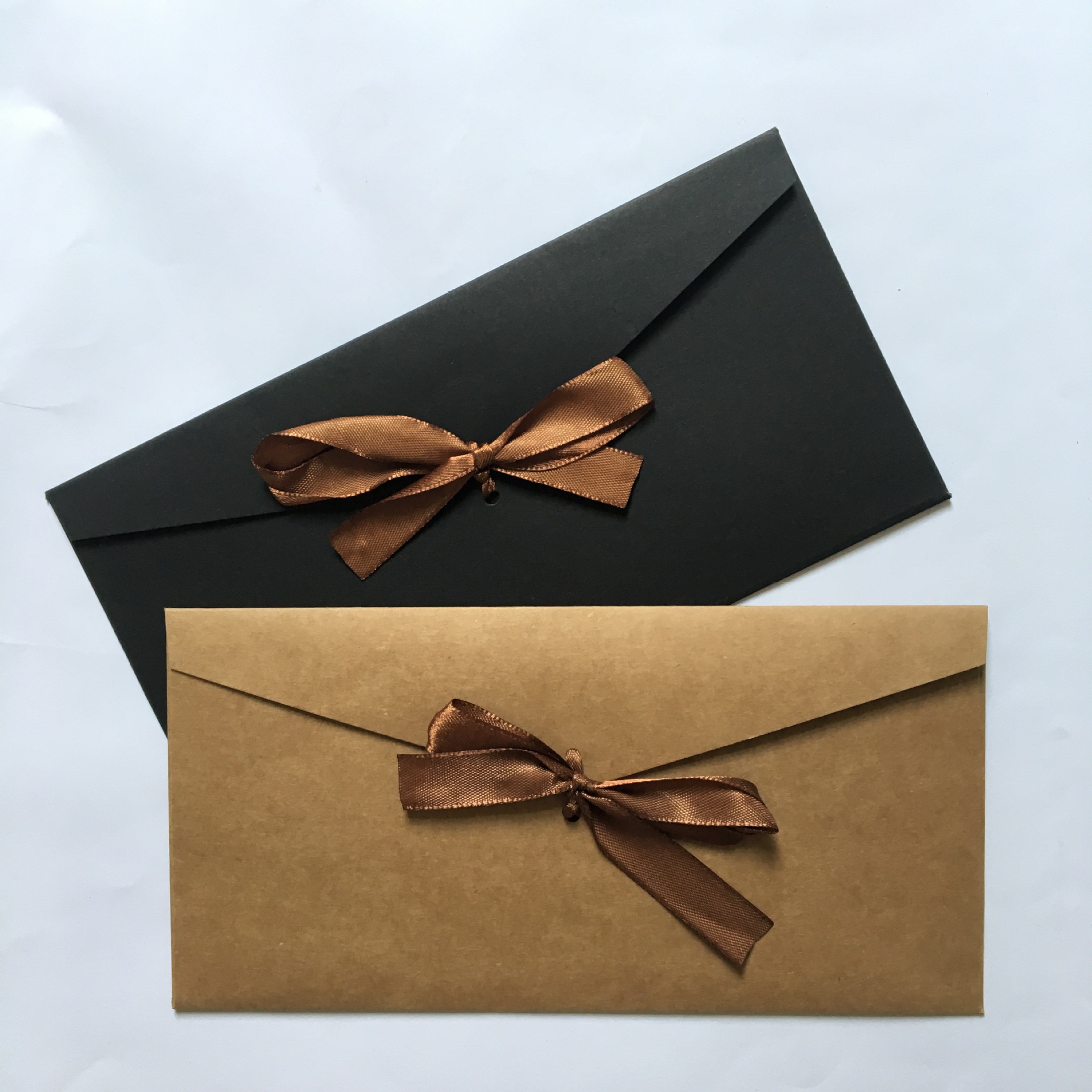 纯色空白黄牛皮纸黑色信封蝴蝶结 珠光纸信封定制印刷烫金logo