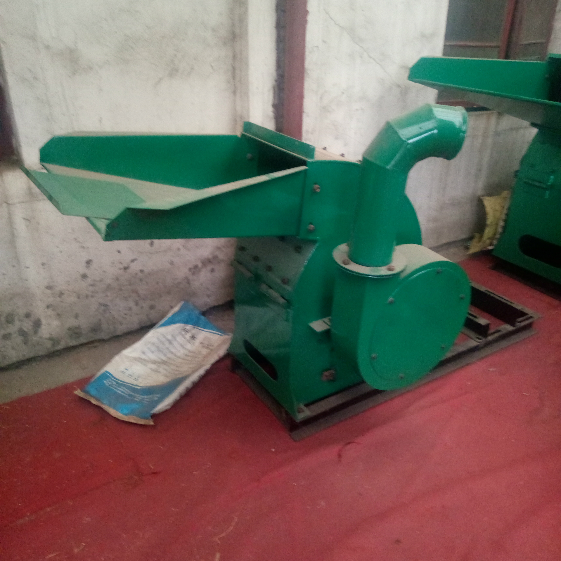 供应320锤片粉碎机小型饲料粉碎机秸秆粉碎机中药粉碎机
