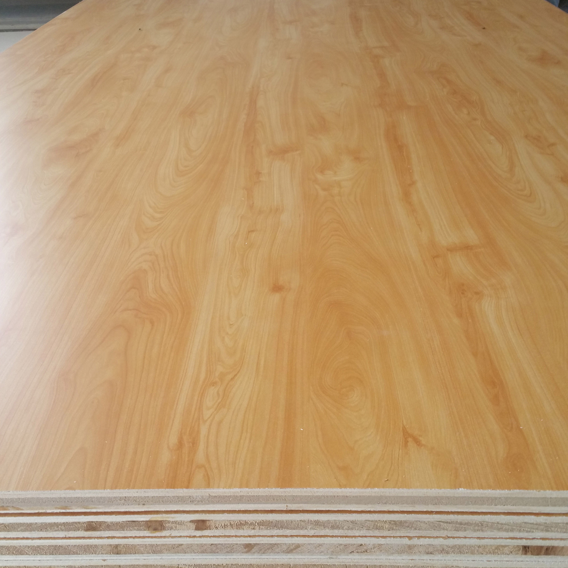 鲁丽枫木三聚氰胺贴面细木工板e0 生态板