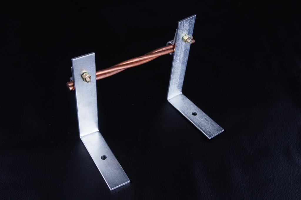 佰利嘉防雷接地支架批发定制 镀锌避雷带 引下线支架厂家直销