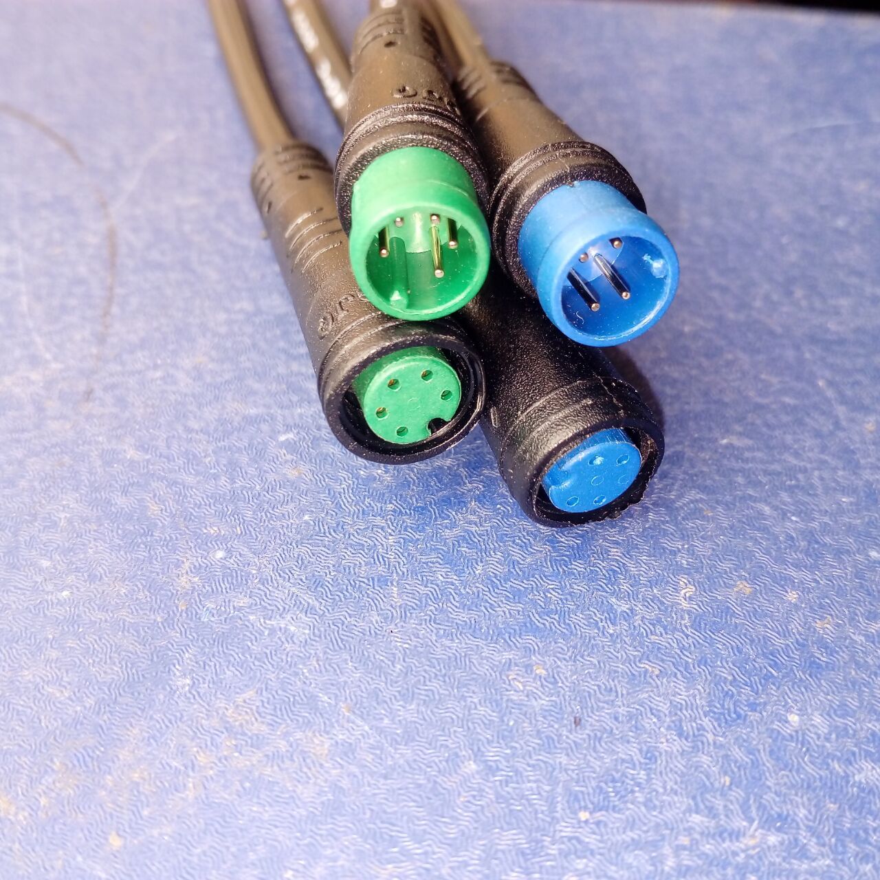 防水接头2-8p多芯线束led公母防水连接器m6防水连接线汽车电缆