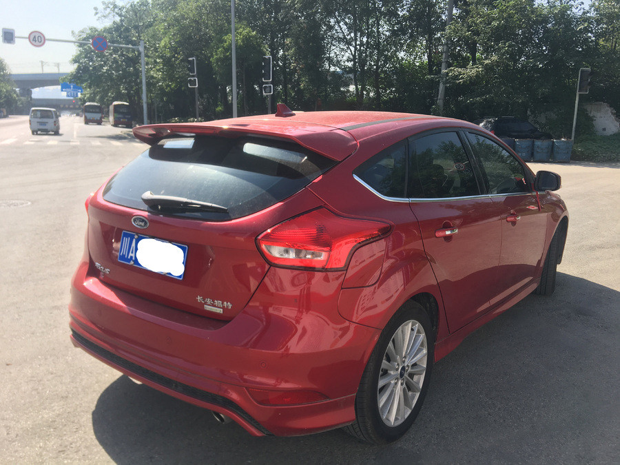 车型帅气颜色一定要骚糖果红全新福克斯提车