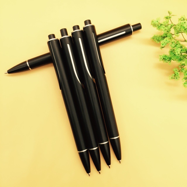 杰航供应普通按动笔 简易礼品笔 黑漆广告笔