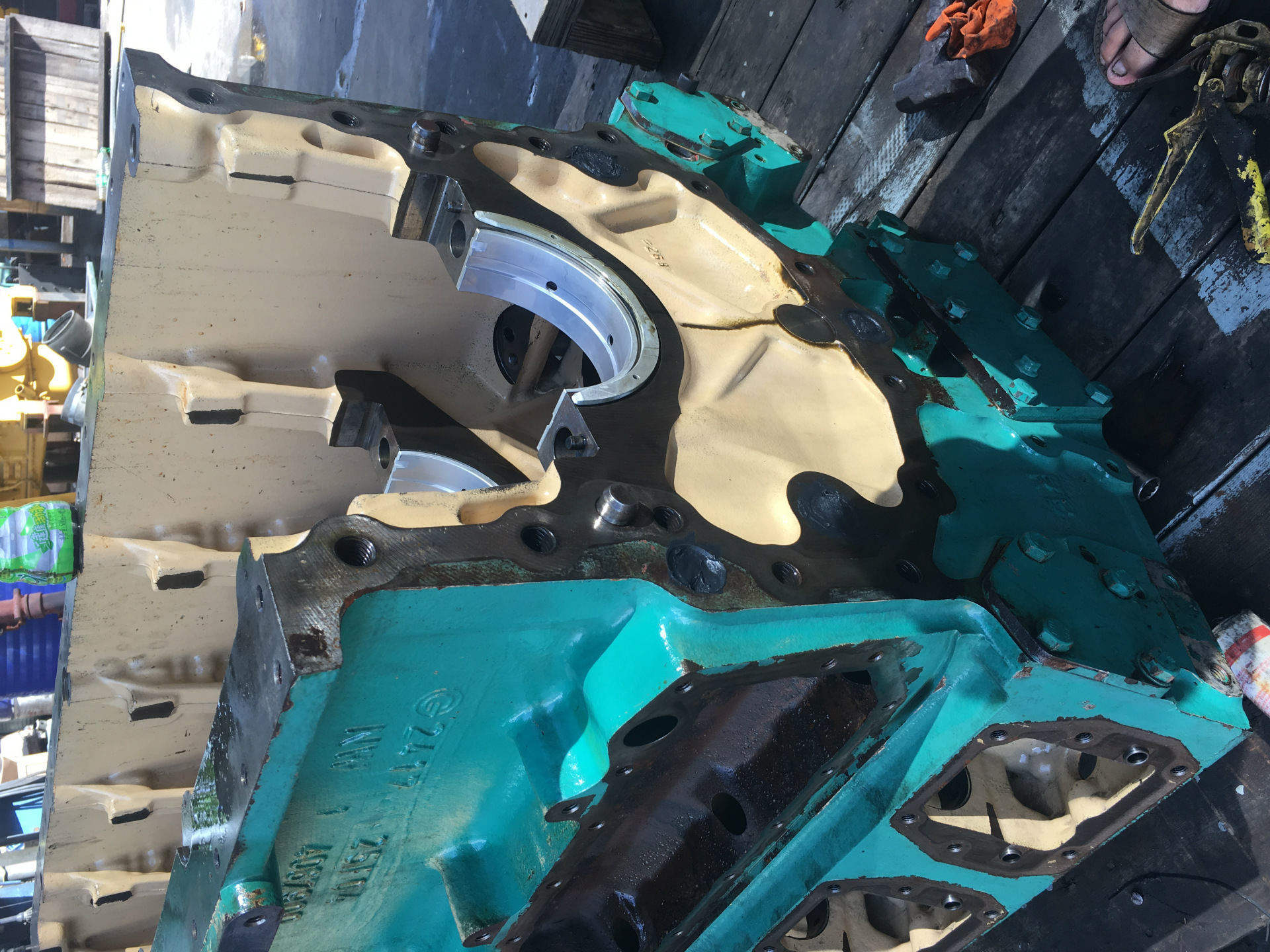 供应康明斯qst30g3发动机机架4067900