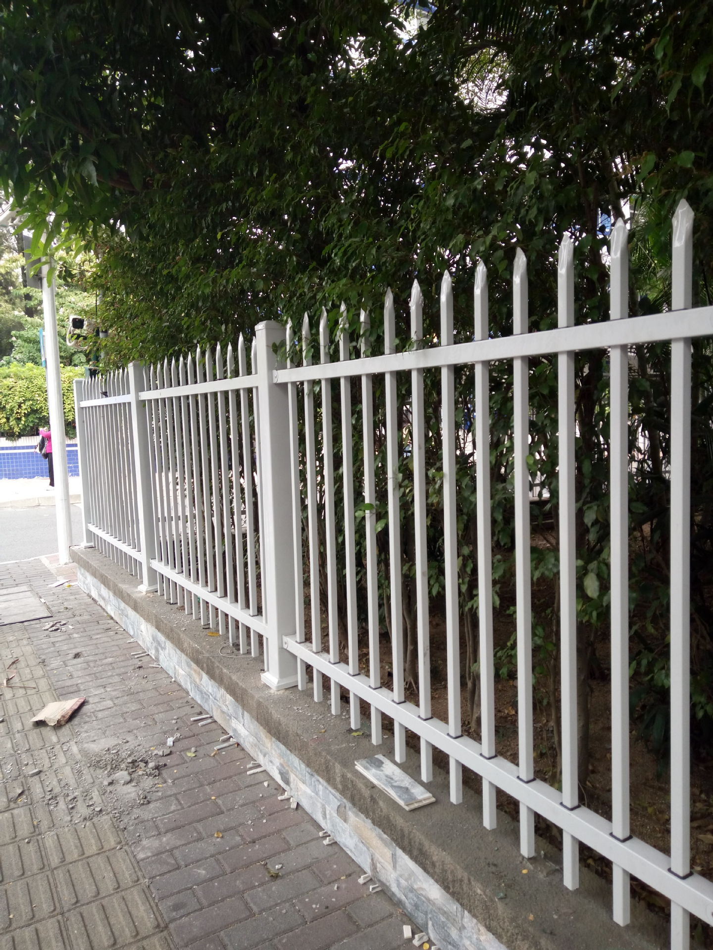 锌钢围墙护栏 学校小区厂房围墙防护栏 组装式铁艺护栏 可包安装