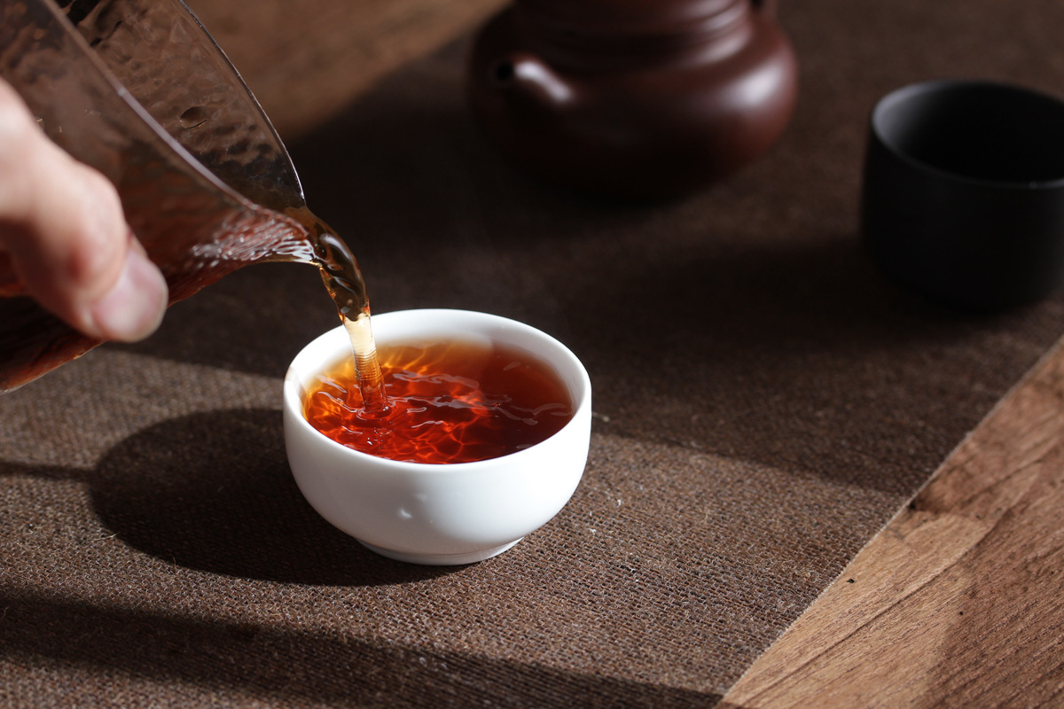 批发 云南普洱茶 2017易武金芽宫廷 熟茶 357克七子饼 醇厚香甜