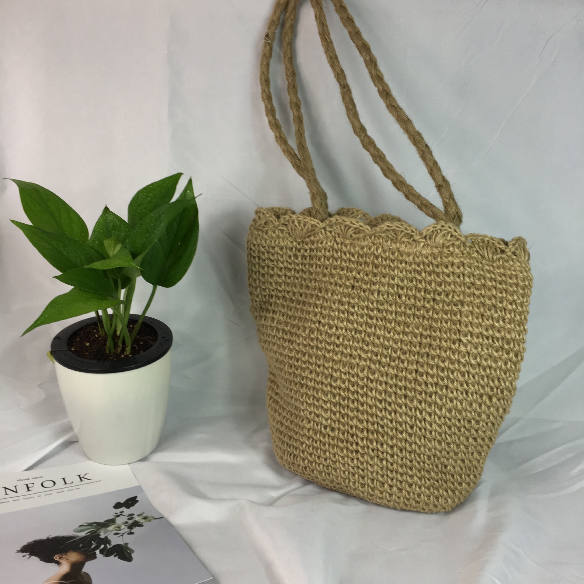 2019年新款日韩复古度假风松紧封口麻绳编织包草编包单肩手提桶包