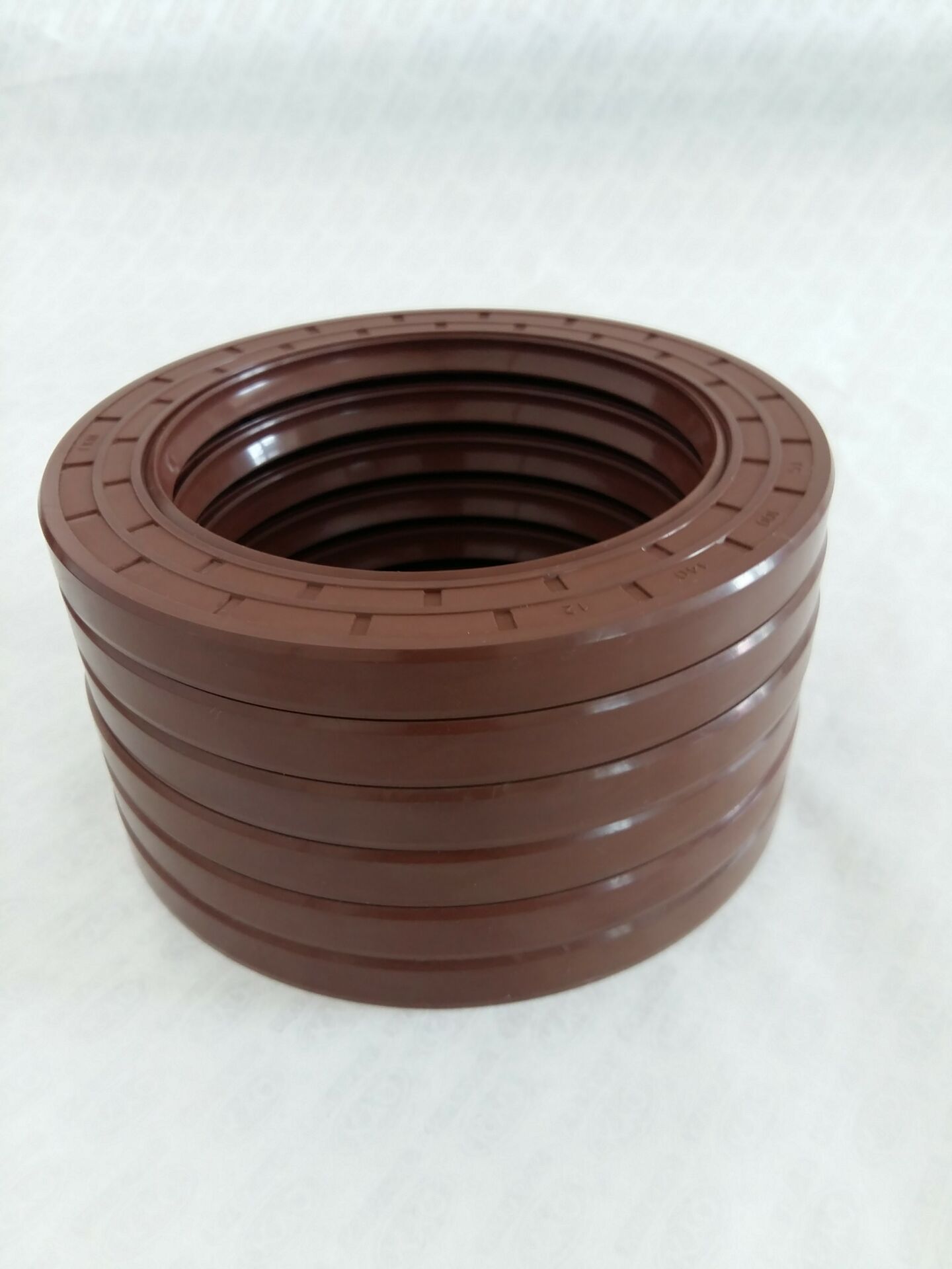 24*41.25*7tc唇形氟胶fkm耐高温腐蚀okty进口yei棕色骨架油封