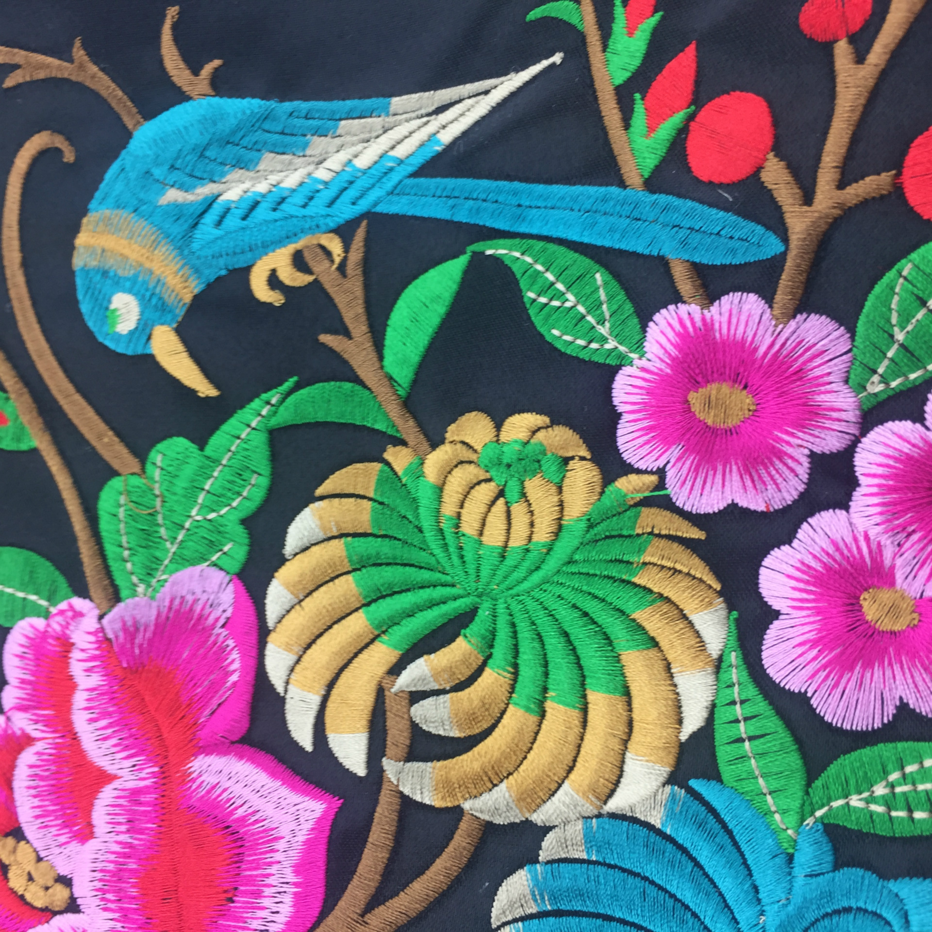 新款 民族绣片 高端小鸟草花刺绣布贴 服装箱包抱枕辅料绣片 批发