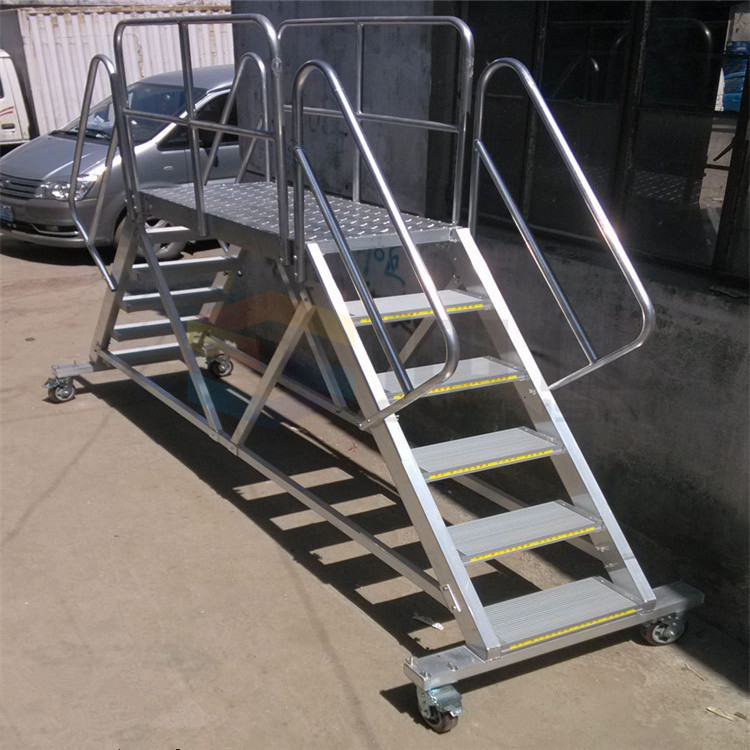 厂家按需制作不锈钢爬梯 梯笼,安全通道,泳池扶梯,安全爬梯