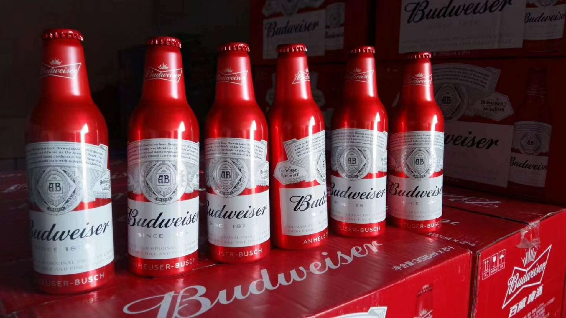 主要经销批发百威啤酒,立威啤酒,1664,喜力,嘉士伯,英国贝德福德1551