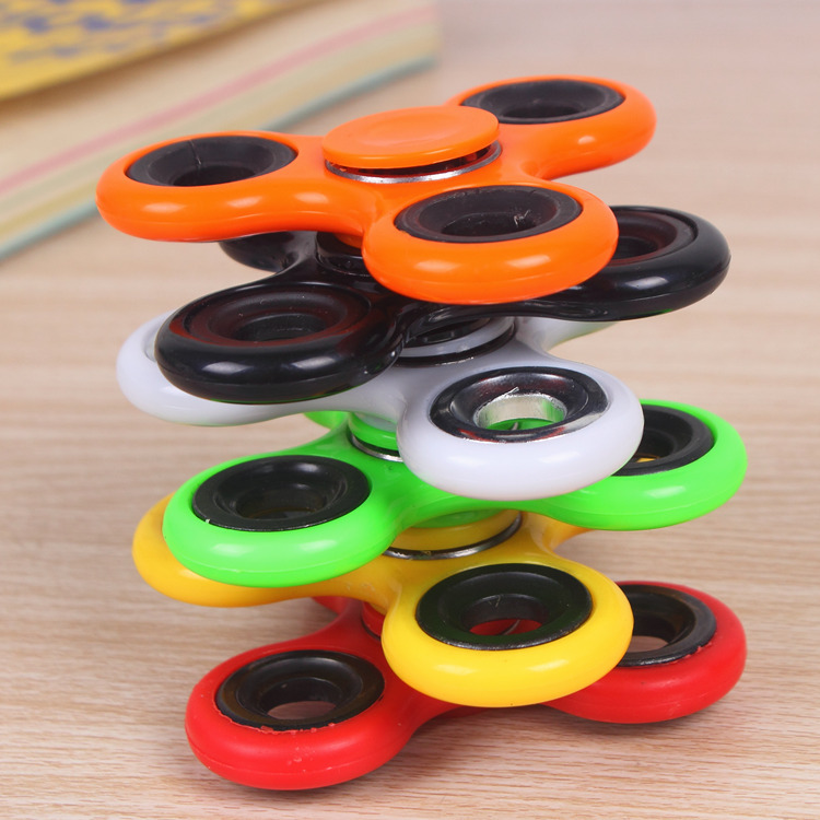 Fingertip Gyro Three-Leaf Gyro Finger Toy Pressure-Reducing Creative Toy Color Hand Spinner Wholesale