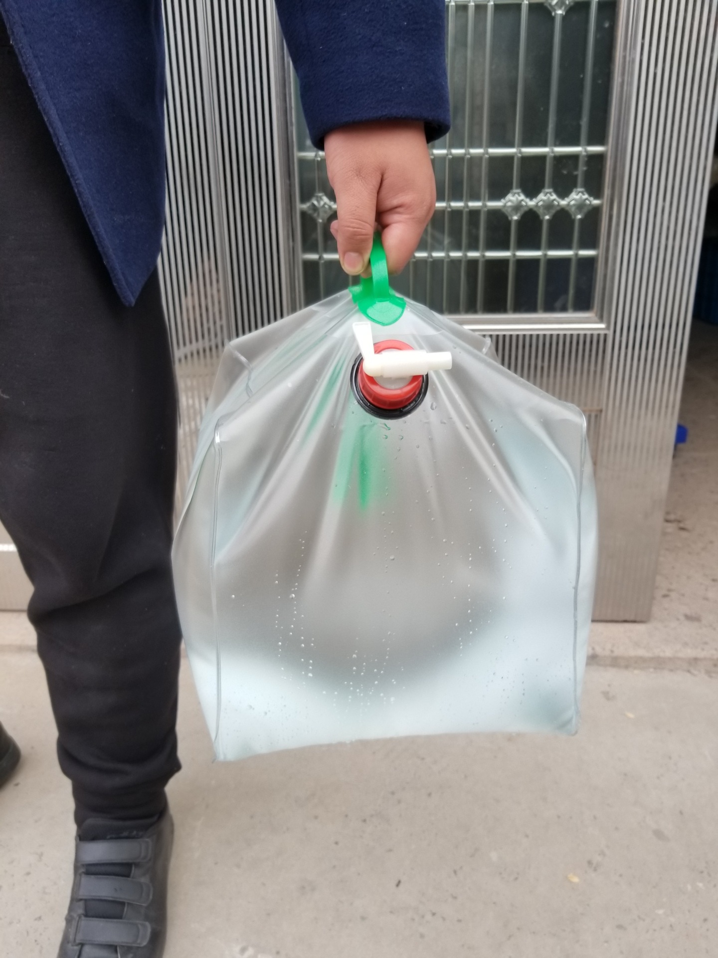 供应折叠水袋 20l户外便携式水桶 烧烤露营户外活动专用蓄水袋