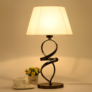 新款包邮高档现代简约台灯个性创意时尚铁艺卧室床头灯 家居酒店