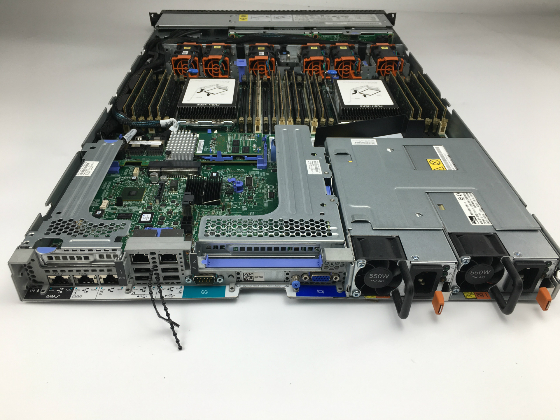 配置三: 16核32线程 e5-2680 c2*2个 ,64g内存  600g sas硬盘*3,m5110