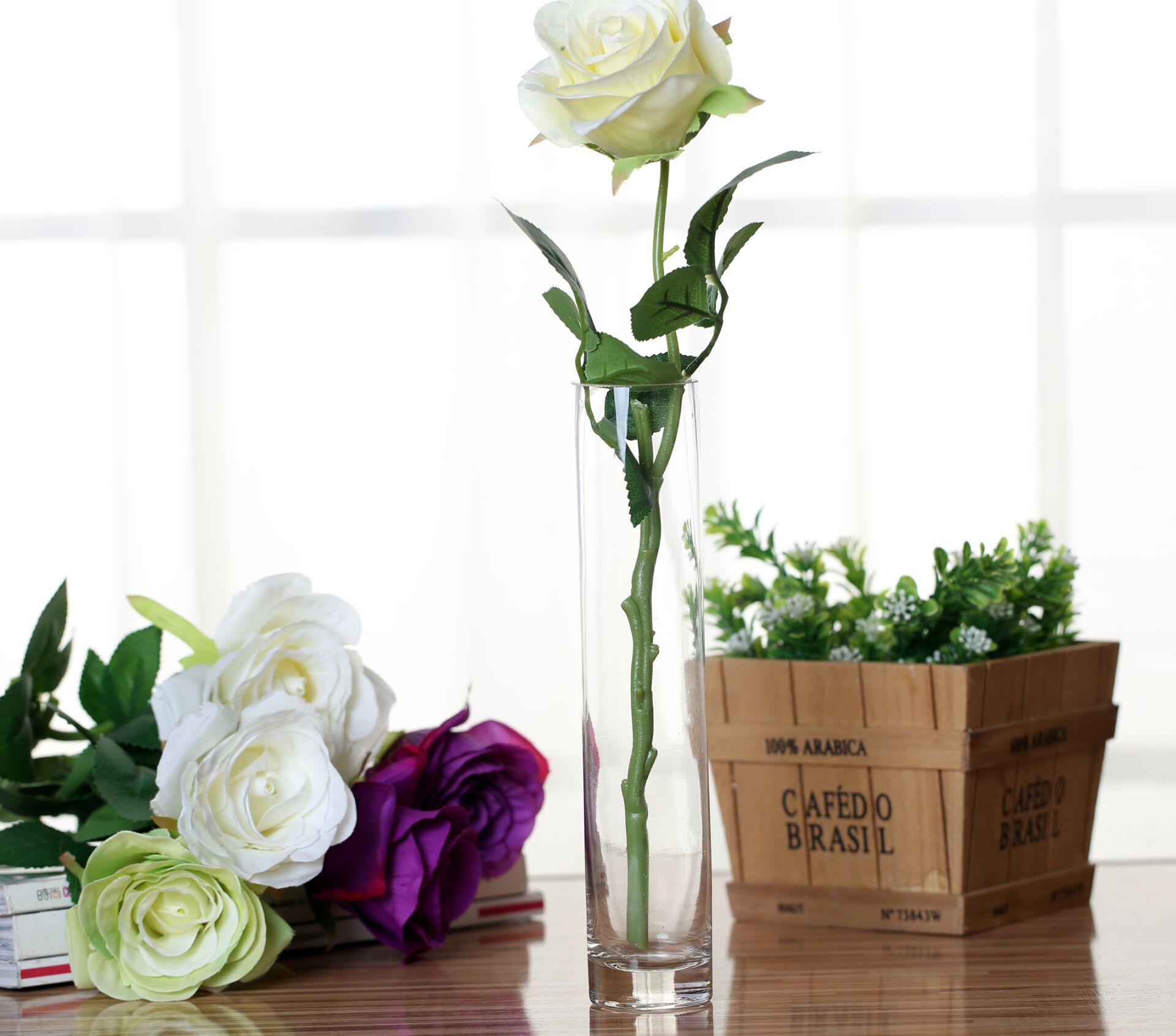 热卖玻璃花瓶单支透明花瓶小直桶一支花桌花玻璃瓶吹制厚底玻璃瓶