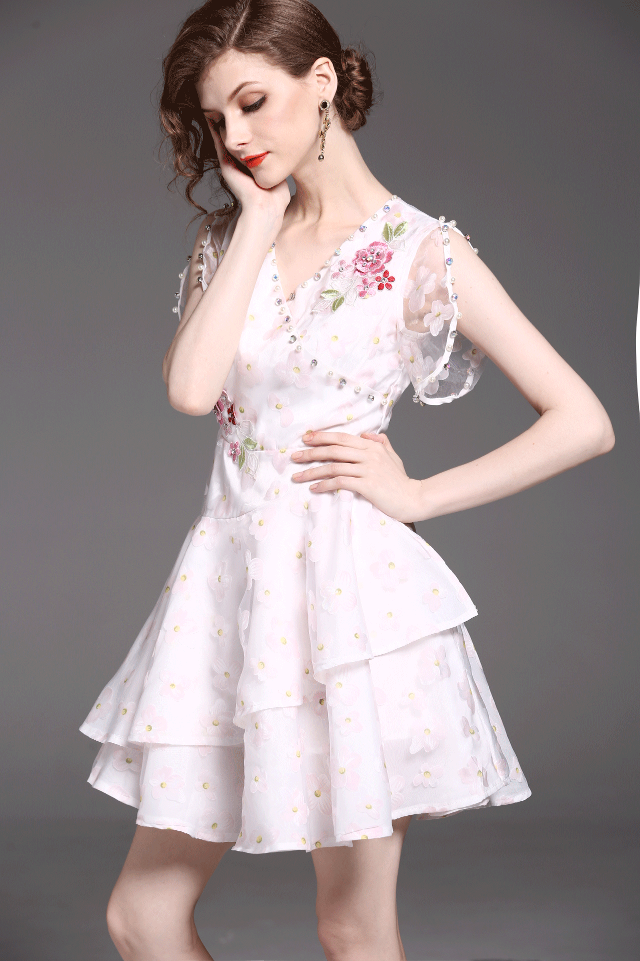 实拍欧美2017欧根纱绣花连衣裙v领重工钉珠镶钻不规则甜美仙女裙
