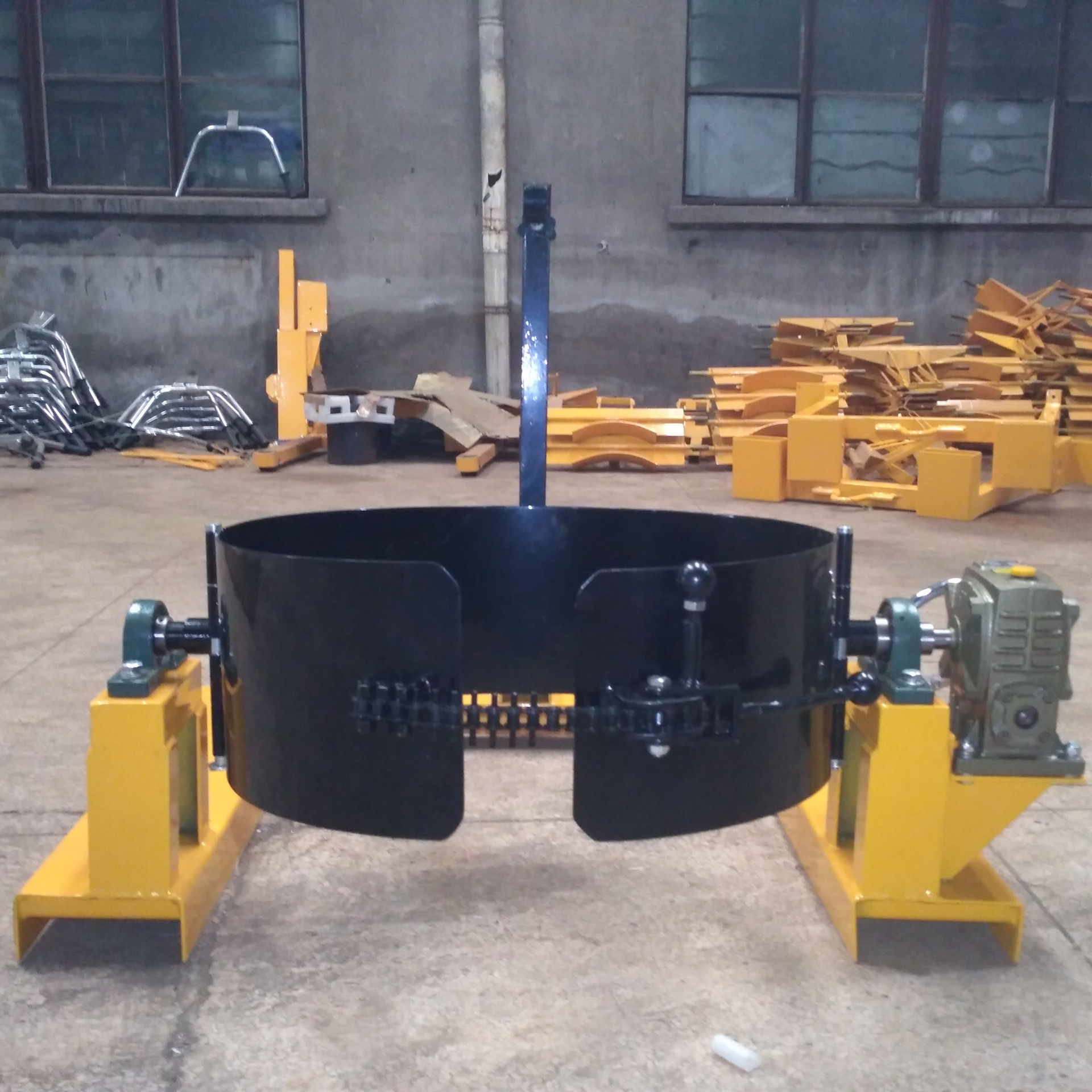 翻桶器_直销翻桶器 叉车专用倒桶 翻转倒桶 抱桶夹具 - 阿里巴巴