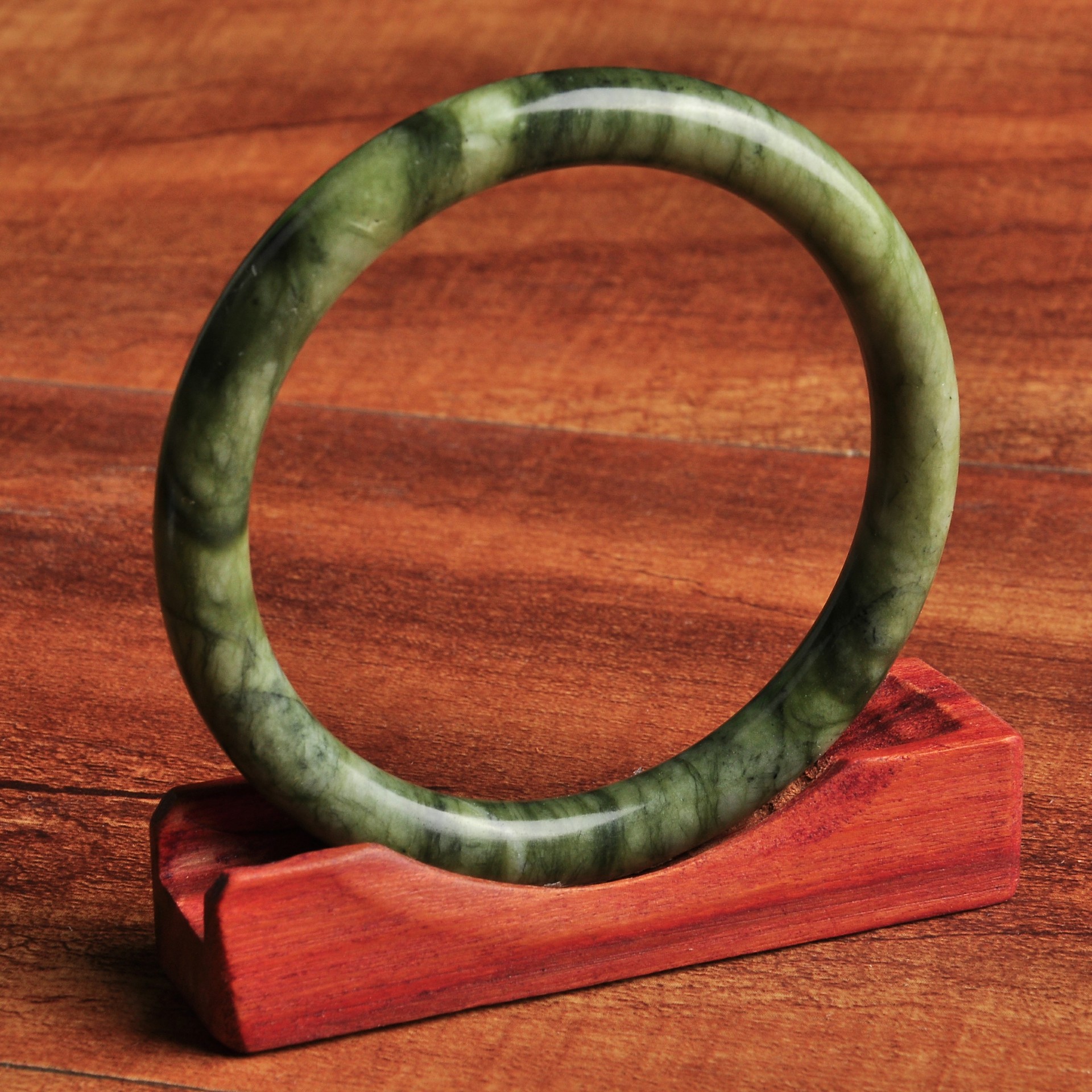 天然岫玉玉器细条手镯子热卖玉石手镯女款送礼玉器饰品